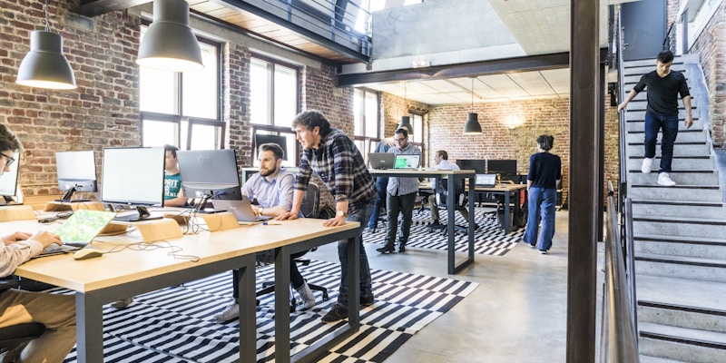 bevictor伟德品牌诚挚寄语页面，展示品牌理念和联系方式